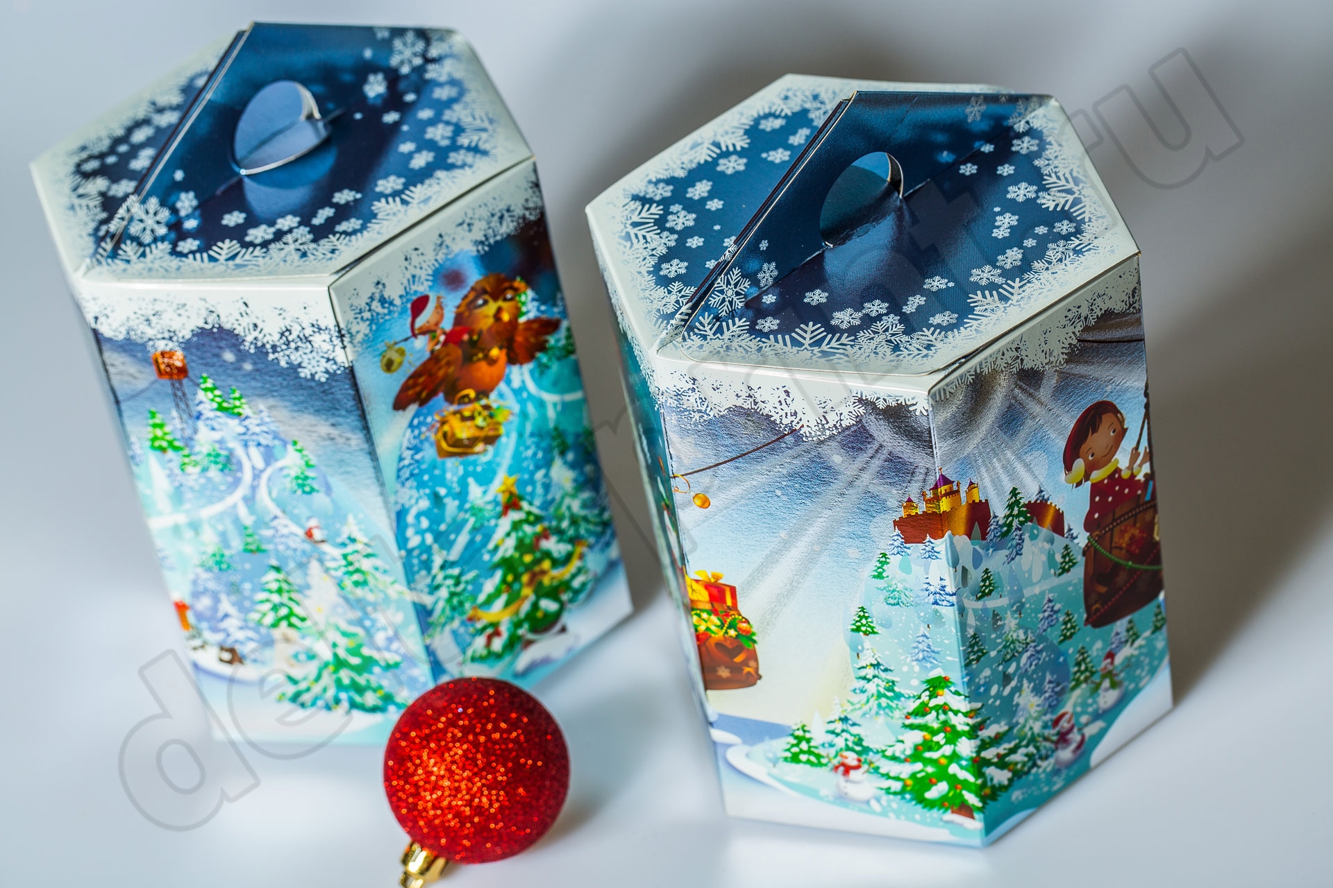Новогодняя коробка «Сказочный Мир» (на спец. картоне с эффектом блеска) Новогодняя коробка «Сказочный Мир» (на спец. картоне с эффектом блеска)
